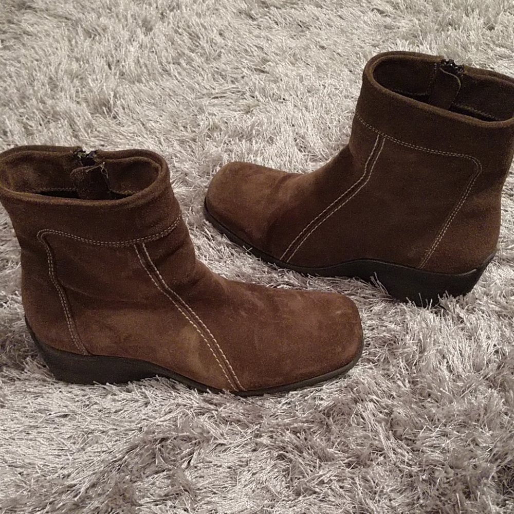 C La CANADIENNE SUEDE WATERPROOF Boots